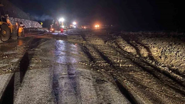 Bolu'da Heyelan Nedeniyle Kapanan Yol Tekrardan Ulaşıma Açıldı