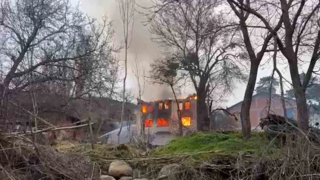 Bolu'da İki Katlı Ev Alevlere Teslim Oldu