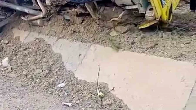 Bolu'da Lastiği Patlayan Hafriyat Kamyonu Devrildi!