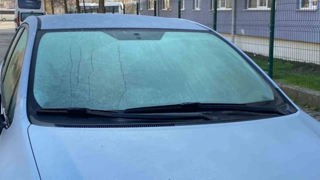 Araçların Camları Buz Tuttu