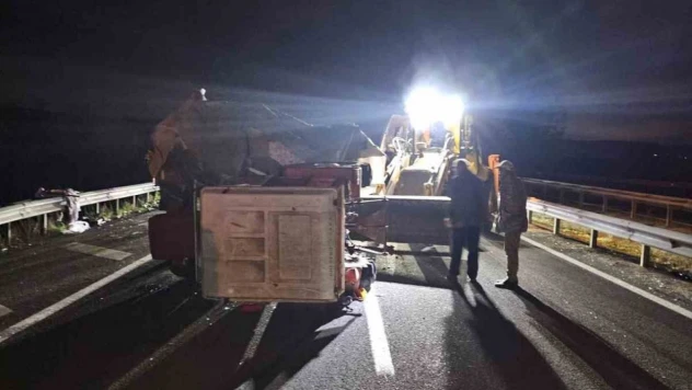 Bolu'da Traktörle Hafif Ticari Araç Çarpıştı: 5 Yaralı