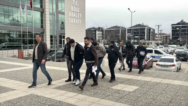 Bolu'da Yaşlı Çifti 'Polisiz' Diyerek 2,3 Milyon Lira Dolandırdılar