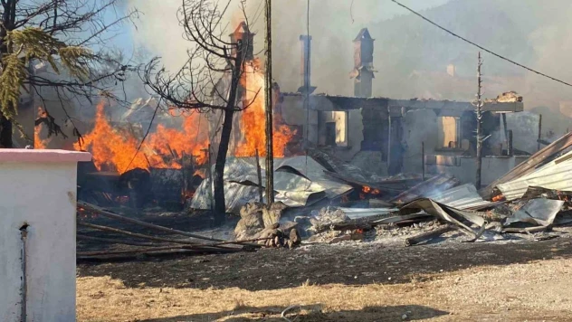 Bolu'da 12 Yapı Küle Döndü