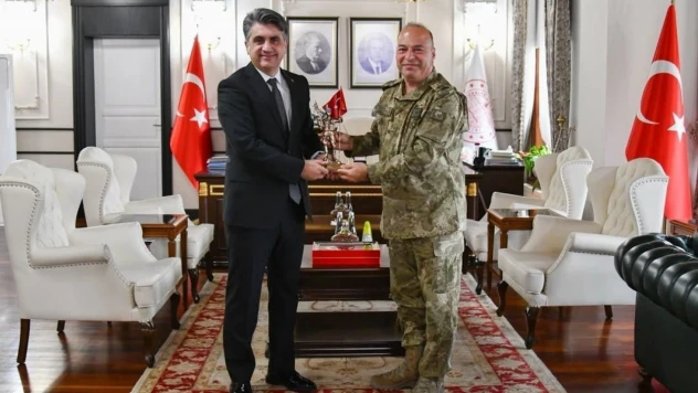 Bolu'da Yeni Tugay komutanı Öztürk Göreve Başladı