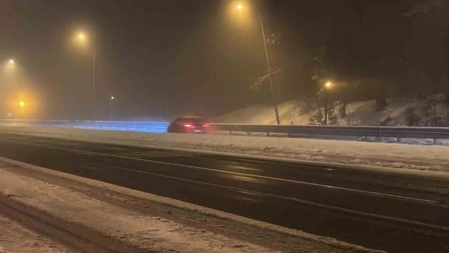 Bolu Dağı Geçişinde Kar Yağışı Başladı