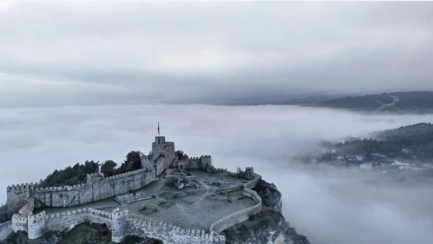 Boyabat Kalesi'nin Sis Altındaki Görüntüsü Mest Etti