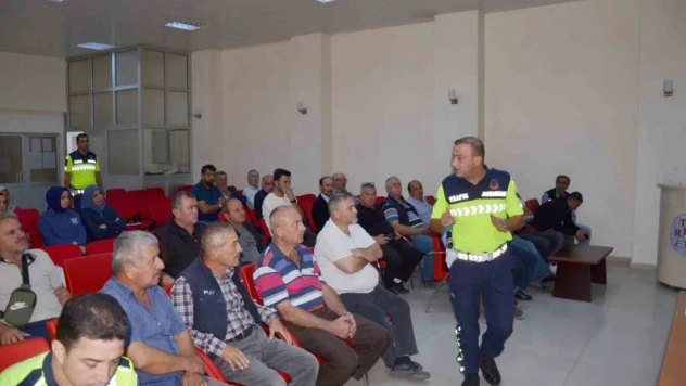 Boyabat'ta Servis Şoförleri Ve Rehber Personellere Trafik Eğitimi