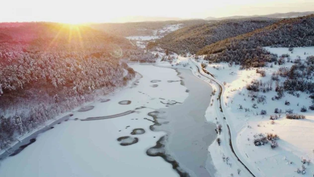 Buz Tutan Göletlerden Kartpostallık Manzaralar