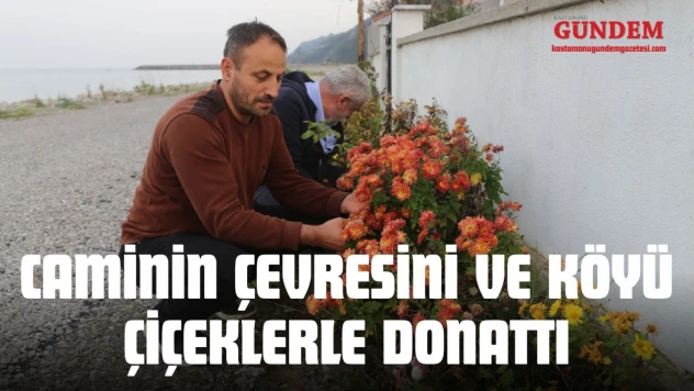 Caminin Çevresini Ve Köyü Çiçeklerle Donattı