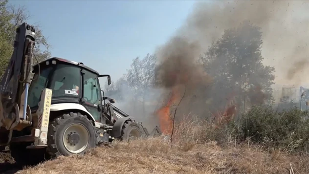 Çanakkale'de Arazide Çıkan Yangın Kontrol Altına Alındı