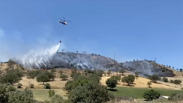 Çanakkale'de Çıkan Yangına Müdahale Ediliyor