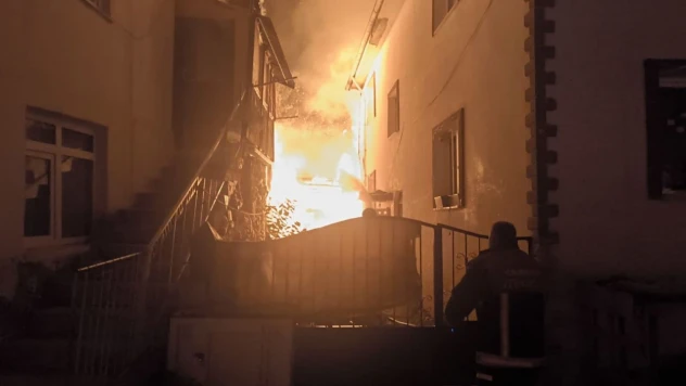 Çankırı'da 3 Ev Ve 4 Samanlık Alevlere Teslim Oldu