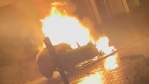 Park Halindeki Otomobil Alev Aldı