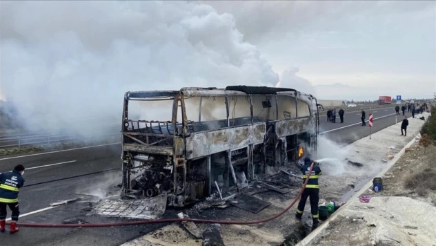 Çıkan Yangında Yolcu Otobüsü Kullanılamaz Hale Geldi