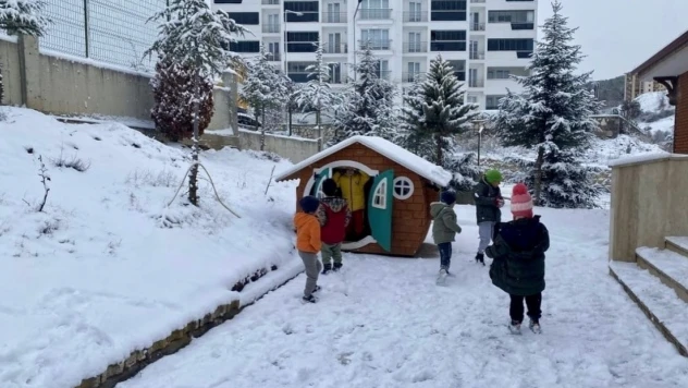 Çocuk Evleri Sitesi'nde Kar Coşkusu