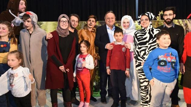Çocuklar, Altı Yaprak Üstü Bulut ile eğlendi