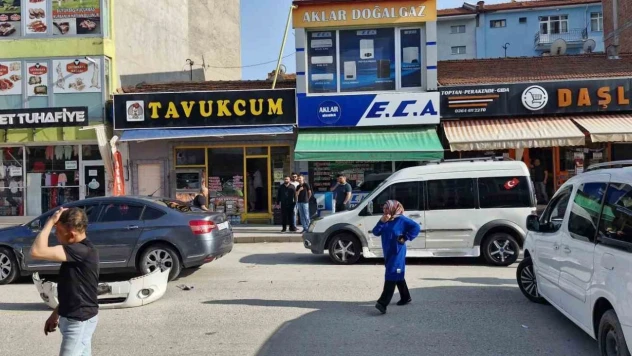 Çorum'da 3 Aracın Karıştığı Kaza Kamerada
