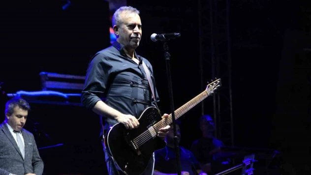 Çorum'da Haluk Levent Ve Zara Rüzgarı Esti