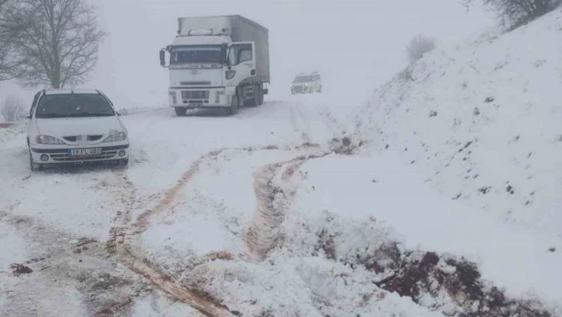 Çorum'da Mahsur Kalan Araçlar İçin Ekipler Seferber Oldu