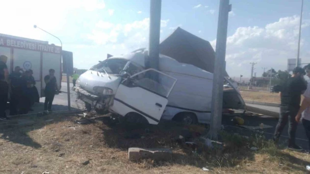 Çorum'da Minibüs İle Kamyonet Çarpıştı: 5 Yaralı