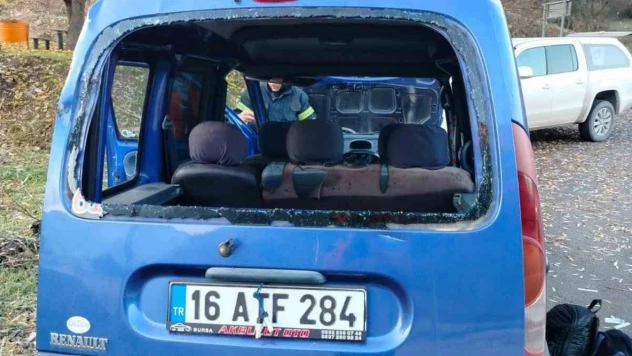 Çorum'da Otomobil Şarampole Devrildi