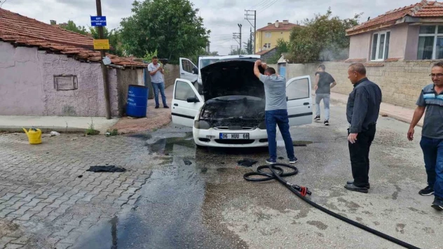 Çorum'da Seyir Halindeki Otomobilde Korkutan Yangın