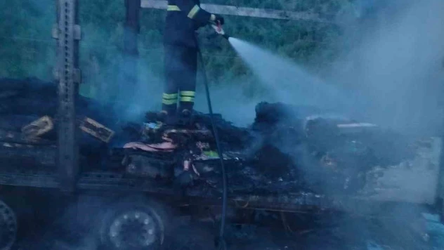 Çorum'da TIR'ın Dorsesi Alev Alev Yandı