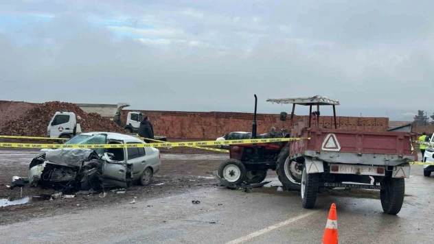 Çorum'da Traktör Otomobille Çarpıştı: 1 Ölü, 2 Yaralı