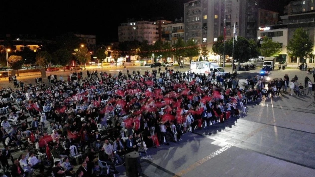 Çorum'da Yüzlerce Vatandaş '12 Dev Adam'ı Destekledi