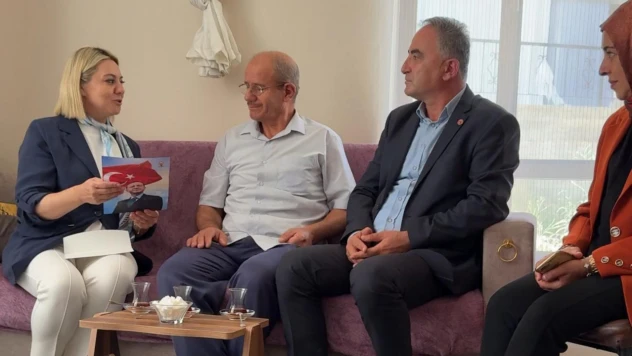 Cumhurbaşkanı Erdoğan'ın Mektubunu Şehit Ailelerine Ulaştırdı