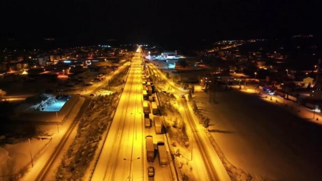 D-100 Karayolunda Araçlar Mahsur Kaldı