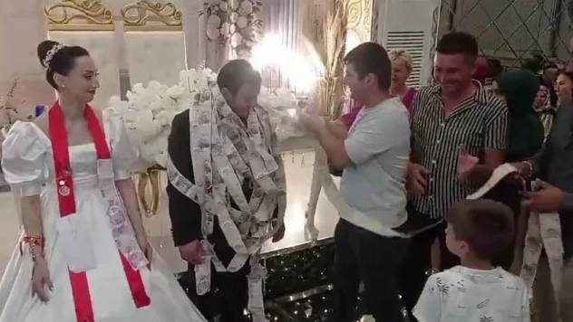 Damatların Biri Terledi Diğeri Sevindi