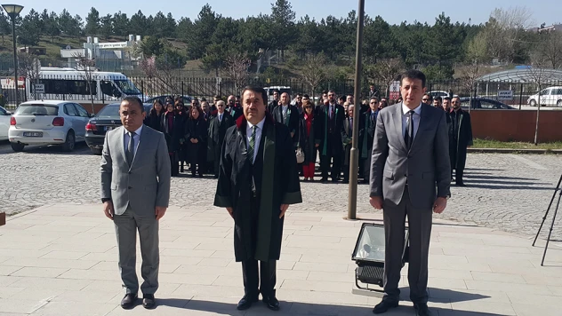 'Demokrasi insan fıtratına en uygun rejimdir'