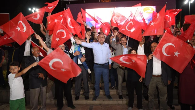 Demokrasi Nöbeti coşkuyla devam ediyor