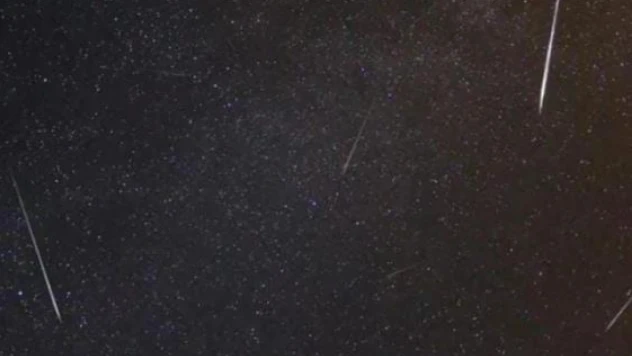 Dron ile çekilen meteor yağmuru mest etti