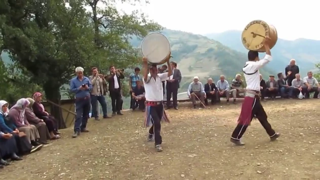 Düğünler Asırlık Geleneklerle Yaşatılıyor