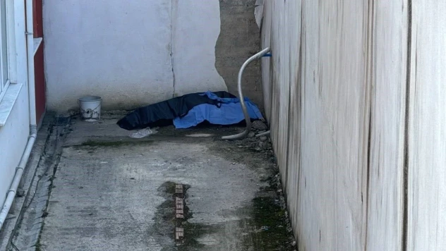 Duvardan Düşen Genç Kadın Hayatını Kaybetti