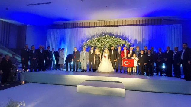 Ecem ve Mustafa Giray evlendi