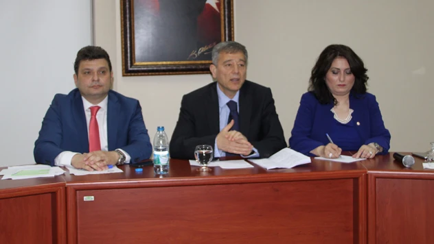 Eczacılar dar boğazda