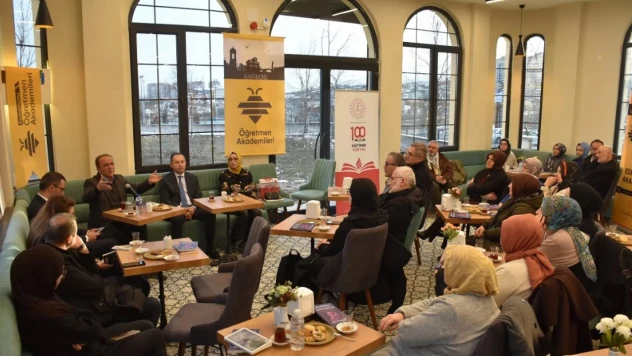 Edebiyat Akademileri Devam Ediyor