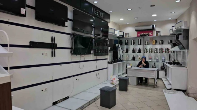 Su Baskını Sonrası Esnaf Yaralarını Sarıyor