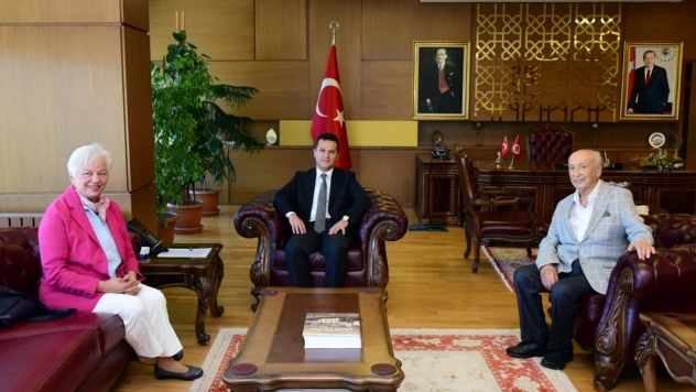 Esen Eruz ve Yavuz Ballık'tan, Rektör Topal'a ziyaret