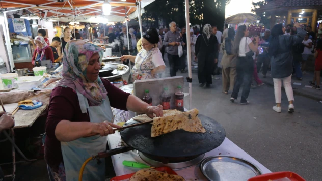 Etli Ekmeğe Özel Bireylerin Eli Değdi