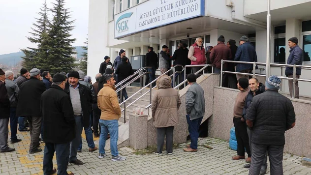 EYT müjdesi SGK önüne taşındı