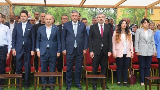 Fatih Sultan Mehmet Han ve annesi anıldı