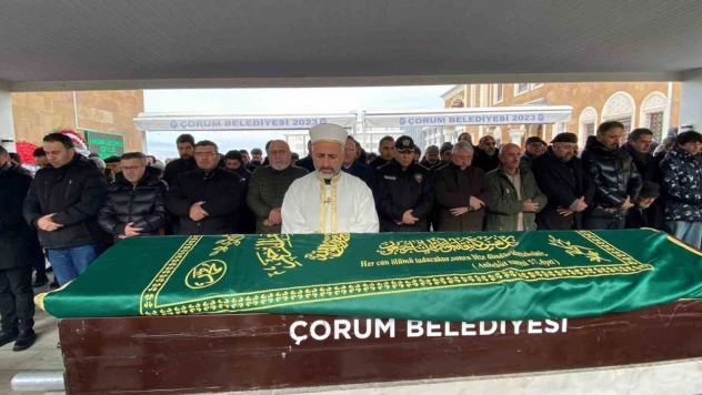 Gazeteci Cüneyt Özdemir'in Annesi Çorum'da Toprağa Verildi