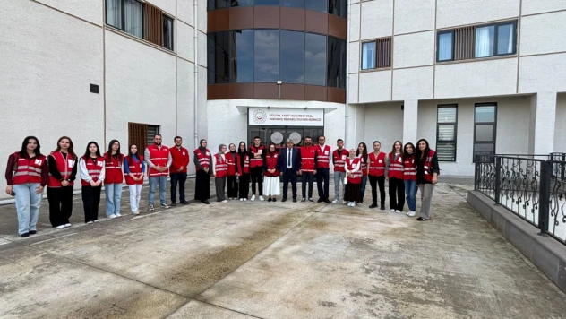 Genç Kızılay'dan Huzurevi Ziyareti