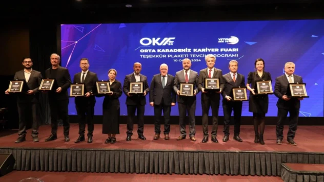 Gençlerin Geleceğine Yatırım Yapanlara Plaket