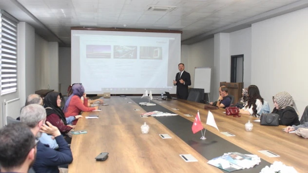 Girişimcilere E-Ticaret Ve E-İhracat Fırsatları Anlatıldı