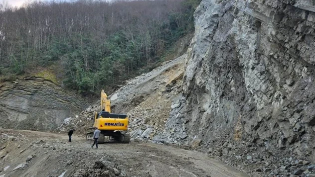Gökçealan Grup Yolu Dinamitle Genişletiliyor
